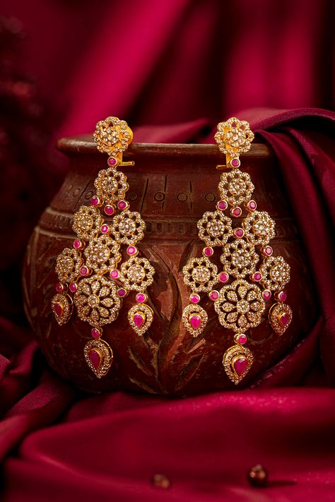 Traditional Jwellery Photoshoot, Indian Earring Photography, Gold Jewellery Shoot Ideas, Jewellery Photography Ideas Indian, Indian Jewelry Photography Ideas, Gold Drop Earrings Indian, Bridal Jewelry Photoshoot, Traditional Jewelry Photography, Photoshoot Ideas For Jewellery