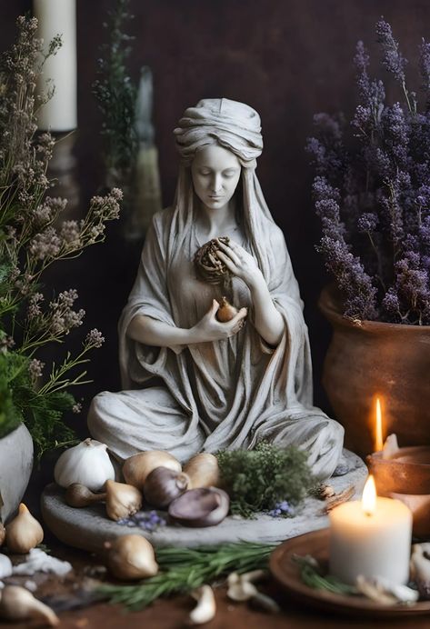 Apartment Magic: Practicing Witchcraft in Small Spaces - Moody Moons Witch Shrine, Witch Altar Inspiration, Altar Ideas Sacred Space, Urban Witch, Practicing Witchcraft, Altar Inspiration, Witchy Altar, Sacred Altar, Spiritual Witch