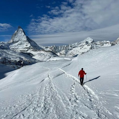 Where will you ski next??? Thanks for the fabulous photos, Magovs! The family that skis together... #zermatt #zermattswitzerland #familyski #skitrip #beausitezermatt #matterhorn #matterhornmountain #igludorf Zermatt Ski, Matterhorn Mountain, Zermatt Switzerland, Ski Family, Zermatt, Swiss Alps, April 19, Ski Trip, Skis