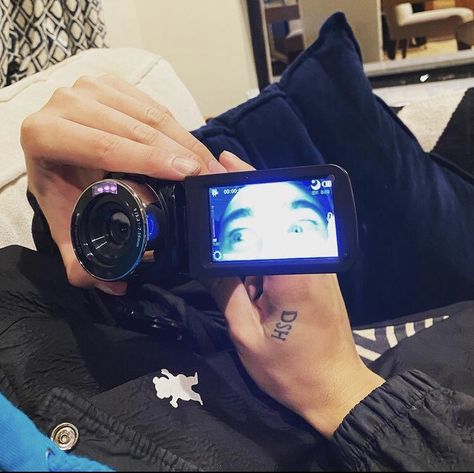 5SOS UPDATES! on Twitter: "Ashton on IG: @Calum5SOS doing calum stuff… " Calum 5sos, Jet Black Heart, 5sos Pictures, Thomas Hood, Calum Thomas Hood, Ghost Of You, Five Seconds Of Summer, Cool Guy, Ashton Irwin