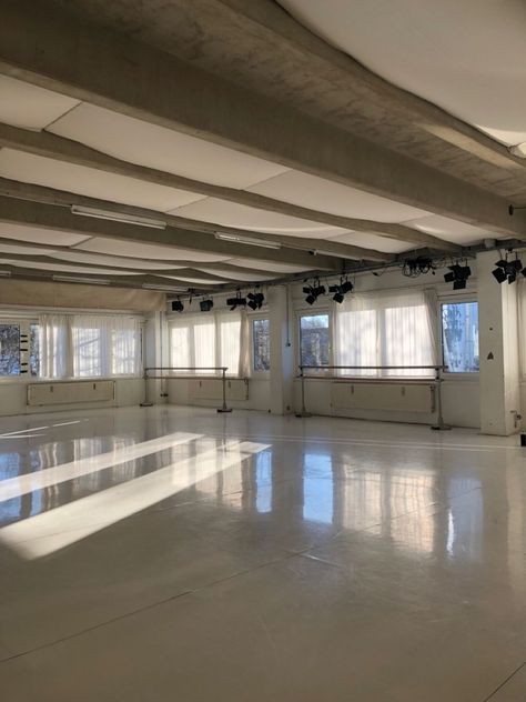 dance dancelife dancestudio ballet contemporary munich goldenhour aesthetic Kpop Dance Studio Aesthetic, Dancing Room Aesthetic, Aesthetic Ballet Studio, Dance Studios Aesthetic, Vintage Dance Studio, Ballet Practice Room, Dance Studio In House, Dream Dance Studio, Dance Studio Owner Aesthetic