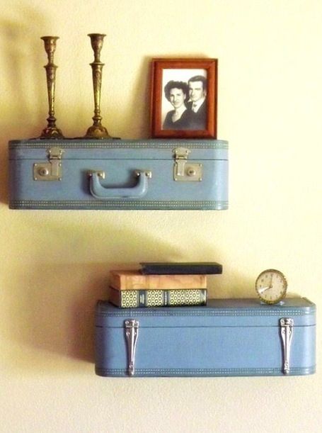 Suitcase Hacks, Trunk Upcycle, Suitcase Shelves, Suitcase Decor, Diy Suitcase, Travel Room, Bar In Casa, Old Suitcases, Vintage Suitcases