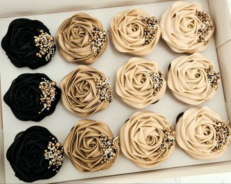 Black And Gold Wedding Cupcakes, 21st Cupcake Ideas, Golden Cupcakes, Black And Gold Cupcakes Birthdays, Black And Gold Cupcakes, Pretty Cupcakes Designs, Masquerade Cupcakes, Cupcake Cream, Elegant Cupcakes