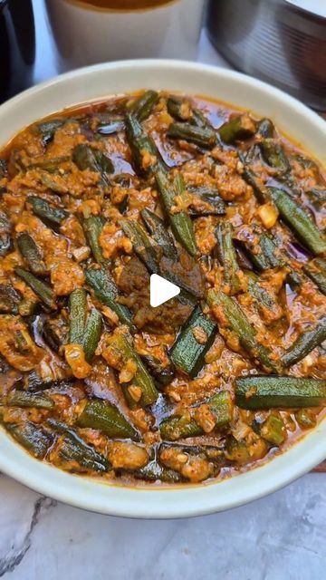 Food  Blast on Instagram: "Masala Bhindi Recipe 😍  Ingredients:- Bhindi 500 gm Tomato 2 medium  Coriander seeds 2 tsp Black pepper 1/4 tsp Mustard seeds 1 tsp Red chilli 5-6 Ginger garlic  Cumin seeds 1 tsp Kasuri methi 1 tsp Bay leaf 2 Green chilli 2 Onion 1 cup Turmeric 1/2 tsp Water as required   #_bhukh_lagi_hai #masalabhindi #bhindirecipe #masalabhindi #recipes #reel #reeltoreel #trendingreel #viralreel #foodvideos #viral #foodies #foodbossindia #indianrecipe #indianfood #desifood" Bhindi Masala Recipe Video, Bhindi Masala Recipe, Bhindi Recipe, Methi Recipes, Bhindi Masala, Kasuri Methi, Wart Remover, Rice Recipes For Dinner, Baby Eyes