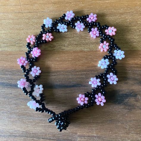 Seed Bead Daisy Flower Bracelet Pink Purple Blue Black Beaded 7”  | eBay Seed Bead Bracelet Designs, Bracelet Hacks, Easy Seed Bead Bracelet, Pony Bead Patterns Easy, Easter Beads, Seed Beaded Bracelets, Seed Bead Daisy, Seed Bead Jewelry Tutorials, Bead Daisy