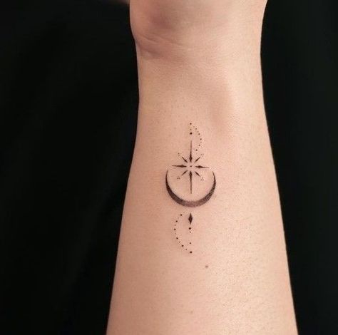 Moon Star Tattoo, Arrow Tattoos For Women, Tattoo Sonne, Tiny Wrist Tattoos, Chic Tattoo, Hand Tattoos For Women, Tatuaje A Color, Wrist Tattoos For Women, Small Hand Tattoos