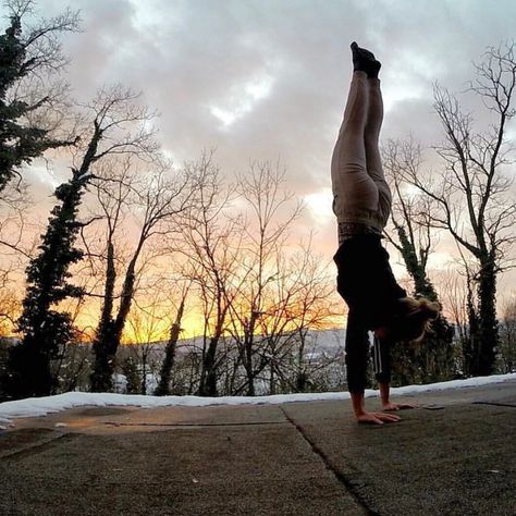 I love the smell of possibility in the morning... I'm not strong for a girl...I'm just strong 😉✌️ #cate #morningtraining #training #workout #crossfit #crossfitxanthi #xanthicrossfit #catecrossfitxanthi #fitnessdiary #gymnastics #calisthenics #handstand #balance #fitness #fit #fitnessbody #womenwithmuscle #fitwomen #strongwomen #crossfitgirl #fitnesslifestyle #healthyliving #liveyourlife #lovemyjob #athlete #coach #personaltrainer #fitnessmodel #katerinavarela Stunt Woman Aesthetic, Calisthenics Girl Aesthetic, Women Calisthenics Aesthetic, Calisthenics Women Aesthetic, Calestenics Women, Calestenics Aesthetic Women, Strong Athletic Women, Calisthenics Aesthetics Women, Calestenics Aesthetic