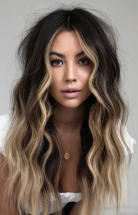 2022 Fall Hair Trends For Women, Bang Haircuts, Gray Highlights, Kylie Hair, Balayage Ideas, Balayage Short, Peekaboo Highlights, Highlights Ideas, Black Hair Balayage