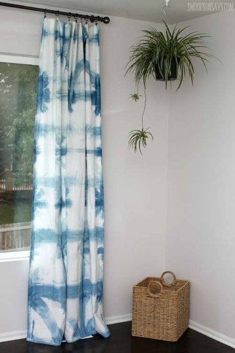 23 Tie Dye and Fabric Dyeing Ideas and Projects - Indigo Dyed Curtains Shibori Curtains, Dyed Curtains, Shady Patio, Diy Shibori, Tie Dye Curtains, Dye Curtains, Mode Batik, Hot Pink Walls, Shibori Diy