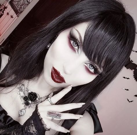 Follow 🥀The Goth Spot🥀 for daily posts!! Victorian Gothic Makeup, Victorian Vampire Makeup, Victorian Goth Makeup, Vampire Goth Makeup, Vamp Makeup, Goth Makeup Looks, Gothic Prom, Quinceanera Makeup, Goth Eye Makeup