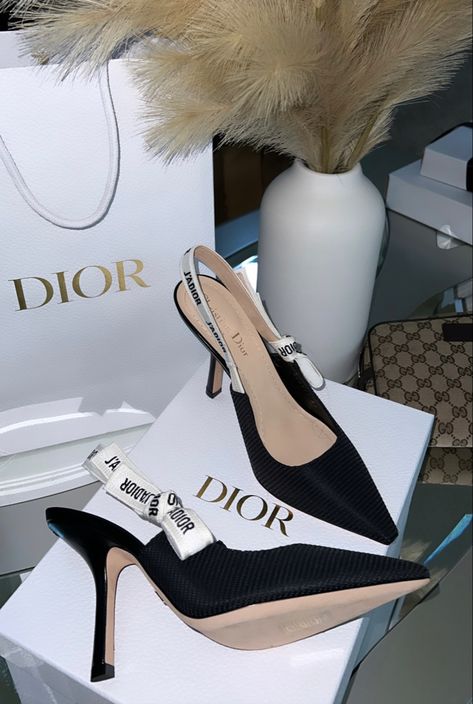 Dior Her, Dior Heels, Heels Aesthetic, Fashion Shoes Heels, Shoes Heels Classy, Heels Classy, Hype Shoes, Heel Slippers, Aesthetic Shoes