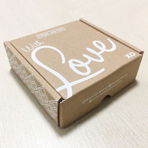 Mailer Box Design Packaging Ideas, Cardboard Box Design, Carton Box Design, Mailer Box Design, Kraft Box Packaging, Mailer Packaging, Mailer Box Packaging, Mail Jeevas, Packaging Design Beauty