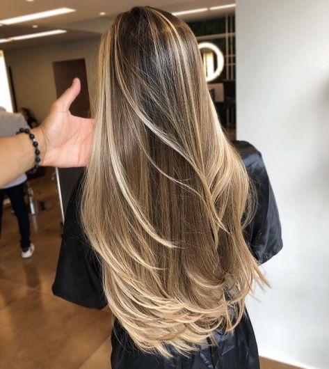 Caramel Blonde Hair Color, Blonde Hair Colour Shades, Caramel Blonde Hair, Rambut Brunette, Blonde Hair Ideas, Dark Blonde Hair Color, Caramel Blonde, Brunette Hair With Highlights, Brown Hair With Blonde Highlights