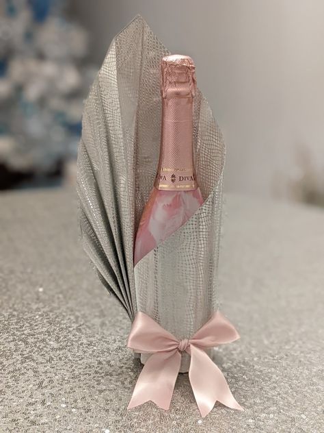 Champagne Bottle Gift Wrapping Ideas, Champagne Bottle Wrapping, Wine Bottle Present Gift Wrapping, Bottle Gifting Ideas, Liquor Bottle Gift Basket, Wine Gift Wrap, Champagne Bottle Gift Wrapping, How To Wrap A Champagne Bottle, How To Wrap Bottle Of Wine