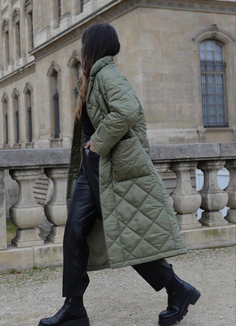 Khaki Quilted Coat Outfit, Long Green Puffer Jacket Outfit, Green Quilted Coat Outfit, Green Puffer Coat Outfit, Padded Coat Outfit, Long Puffer Coat Outfit, Green Puffer Jacket Outfit, Quilted Coat Outfit, Puffer Coat Outfit