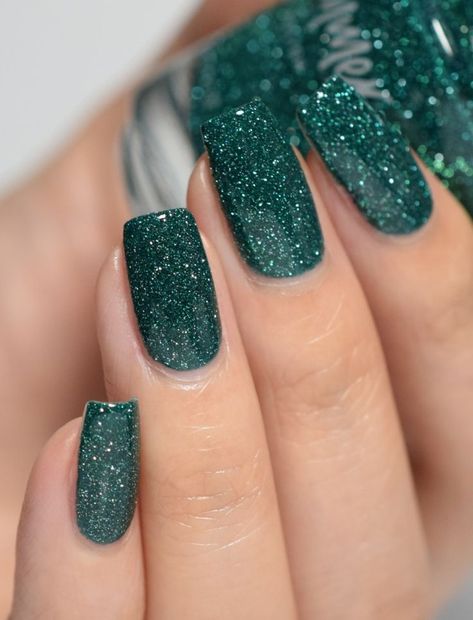 Sparkling Green Nails, Green Christmas Nail Designs Square, Green Sparkly Christmas Nails, Green Glitter Nail Designs, Dark Green Sparkly Nails, Sparkle Green Nails, Nails For Green Dress Prom, Dark Green Glitter Nails, Dark Green And Silver Nails