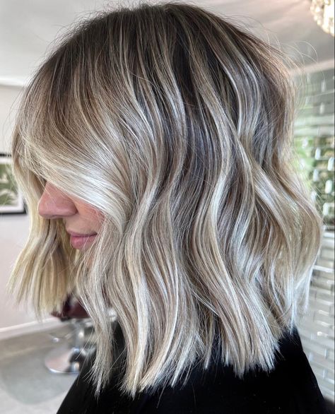 Grown Out Blonde Hair, Bronde Lob, Ash Blonde Hair Color Ideas, Redken Blonde, Ash Blonde Hair Color, Blonde Balayage Bob, Wedding Hair Colors, Ash Blonde Hair Colour, Ash Blonde Balayage