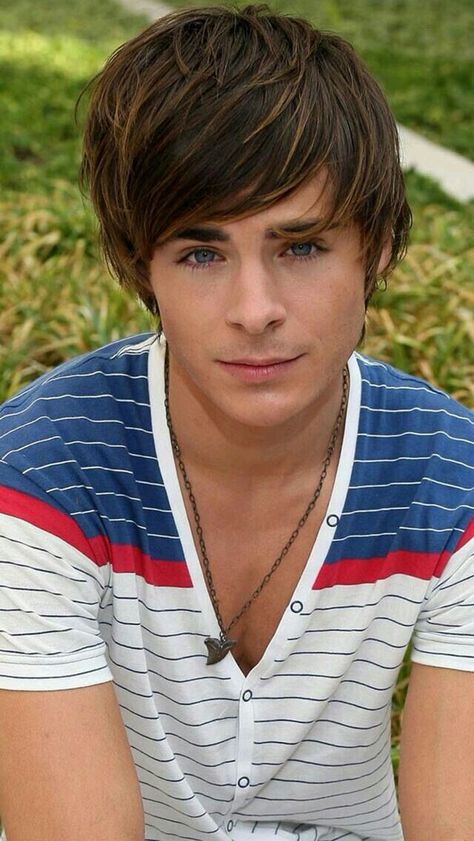 Zac Efron young Young Zac Efron, Zac Efron Poster, Zac Efron Wallpaper, Zac Efron Pictures, Zach Efron, Celeb Pictures, High School Music, Troy Bolton, Hottest Male Celebrities