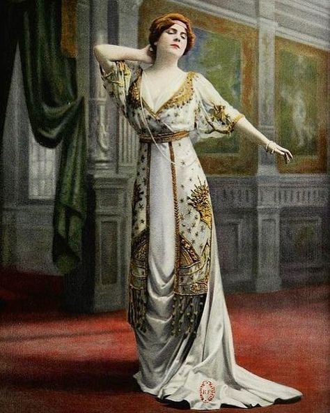 Evening dress by Jeanne Paquin. From the French periodical Les Modes, 1909 💛 Paris Fashion Summer, Jeanne Paquin, Art Nouveau Fashion, 1900s Fashion, 1910s Fashion, 파티 드레스, Edwardian Dress, 20th Century Fashion, Vintage Gowns