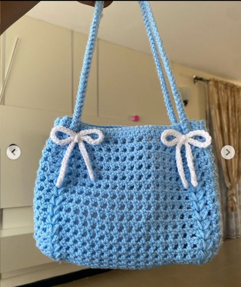 Handbag Ideas, Crochet Doll Tutorial, Crochet Tutorial Pattern, Crochet Shoulder Bags, Mode Crochet, Quick Crochet Patterns, Crochet Handbag, Crochet Business, Crochet Design Pattern