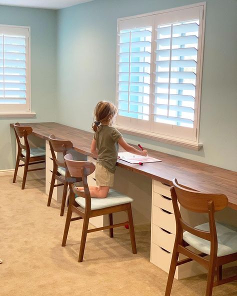 50 Amazing Built In Desks For Home Offices 3 Built In Desks, Desks For Three Kids, Home School Room Organization, Homeschool Desks For Multiple Kids, Homeschool Room Built Ins, Garage Homeschool Room, Homework Room Ideas, Homeschool Organization Room, Long Desk For Two