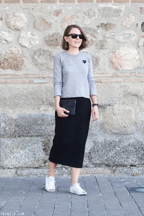 Trini | Isabel Marant midi skirt -Comme des Garçons PLAY t-shirt - Converse Jack Purcell sneakers Sunmer Dresses, Outfit Everyday, Cute Modest Outfits, Casual Skirt Outfits, Jack Purcell, Converse Style, Street Style Chic, Sneakers Outfit, Casual Skirt