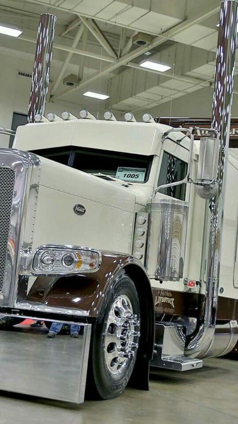 #Boom 🏆 Custom Peterbilt, Trucks Lifted Diesel, Custom Big Rigs, Show Trucks, Kenworth Trucks, Peterbilt Trucks, Big Rig Trucks, Large Cars, Dump Trucks