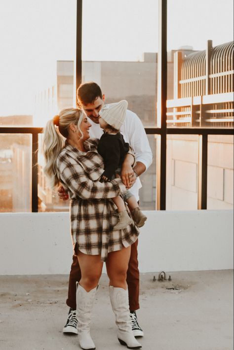 Rooftop Family Photoshoot, City Family Photoshoot, Rooftop Photography, Hipster Couple, Urban Photoshoot, Rooftop Photoshoot, City Photoshoot, Fam Pics, Family Picture Poses