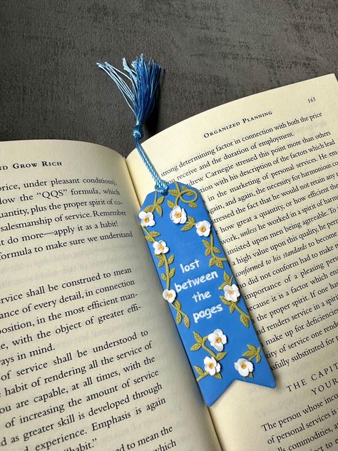 #Bookmarks_Clay #Easy_Book_Marks #Bookmarks_Handmade_Creative #Polymer_Clay_Bookmark Friends Clay Ideas, Bookmark Craft Creative, Bookmark Polymer Clay, Bookmark Ideas With Quotes, Clay Book Marks, Easy Book Marks, Book Mark Ideas Aesthetic, Cute Aesthetic Bookmarks, Book Markers Ideas