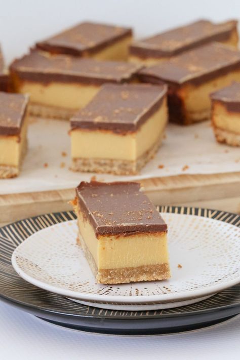 Millionaires Bars, Easy Caramel Slice, Caramel Slice Recipe, Recipe With Condensed Milk, Millionaires Shortbread, Chocolate Caramel Slice, Slice Recipes, Caramel Filling, Slice Recipe