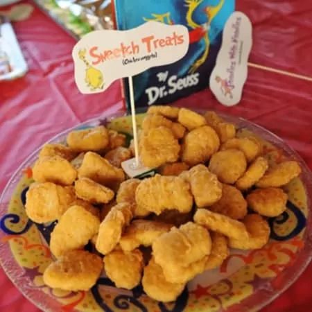 Dr Seuss Food Ideas Classroom, Dr Seuss Party Food Ideas, Dr Suess Party Food Ideas, Dr Suess Snack Ideas, Dr Seuss Party Food, Dr Seuss Treats For School, Dr Seuss Themed Food, Dr Suess Food Ideas, Dr Seuss Food Ideas