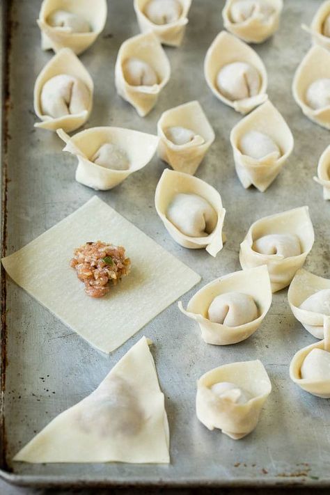 A wonton wrapper with a dollop of ground pork mixture inside. Wonton Wrapper Dumplings, Kamaboko Recipe, Wonton Ideas, Savoury Muffins Vegetarian, Wanton Wrapper Recipes, Wontons Recipes, Wonton Filling Recipes, Pork Wonton Recipe, Wonton Wrapper Recipes Appetizers