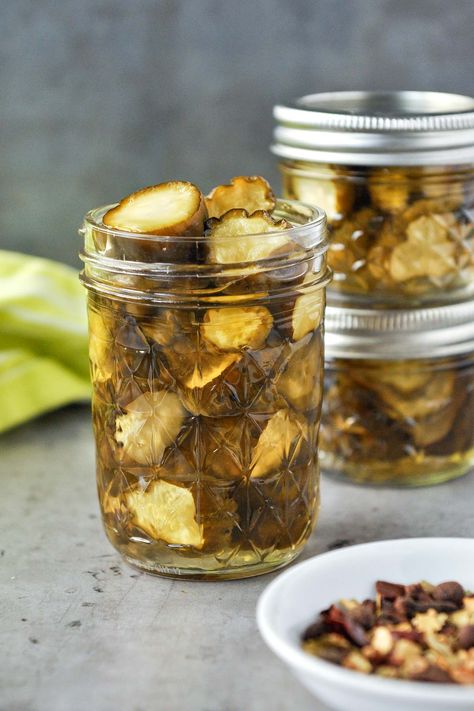 Crunchy, tangy pickles get turned into Candied Dill Pickles with a healthy dose of sugar and some pickling spices. Candied Dill Pickle Recipe, Candied Pickles, Dill Pickle Sauce, Claussen Pickles, Vlasic Pickles, Pickling Spices, Dill Pickle Recipe, Tuna Salad Sandwich, Pickle Slices