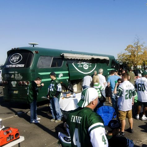 Tailgate Aesthetic, Men Are Pigs, College Football Tailgate, Tailgate Outfits, College Tailgating, Football Tailgate, Tail Gate, Tailgate Outfit, Fall Football