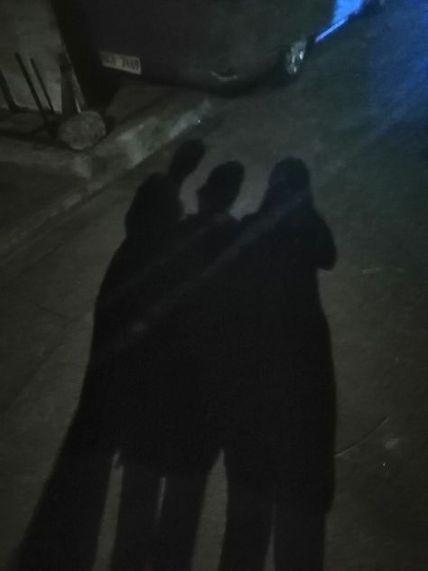 Group Photos No Face, Friend Athstetic, Best Friend Photos No Face, Friend Group Silhouette, 2girls Aesthetic, Best Friends Photos No Face, No Face Friend Pictures, Best Friends No Face, Friend Group Pictures No Face