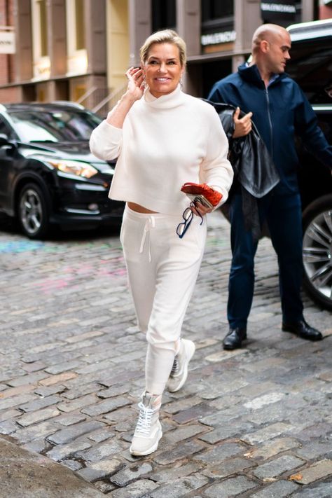 Classy Leisure Wear, Leisure Wear Women Outfit, Yolanda Hadid Style, Yolanda Foster Style, Alaska Summer, Yolanda Foster, Leni Klum, Yolanda Hadid, Athleisure Wardrobe