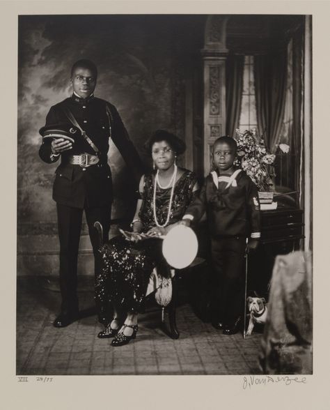 James Van Der Zee – Williams College Museum of Art James Van Der Zee, Black Arts Movement, Yale School Of Art, Painted Backdrops, African American Family, Printed Portfolio, African American History, Film Stills, Art Movement