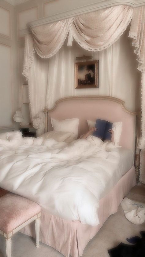 Coquette Room Aesthetic Pink, Small Bedroom Coquette, Couqutte Bedroom, Small Coquette Room, Princess Aesthetic Bedroom, Coquette Bedroom Aesthetic, Angelcore Room, Coquette Apartment, Room Inspo Coquette