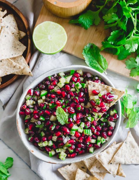 Pomegranate Dip Recipes, Pomegranate Recipes Healthy, Pomegranate Salsa, Savory Dips, Pomegranate Recipes, Holiday Appetizer, Superfood Recipes, Savory Appetizer, Fresh Salsa