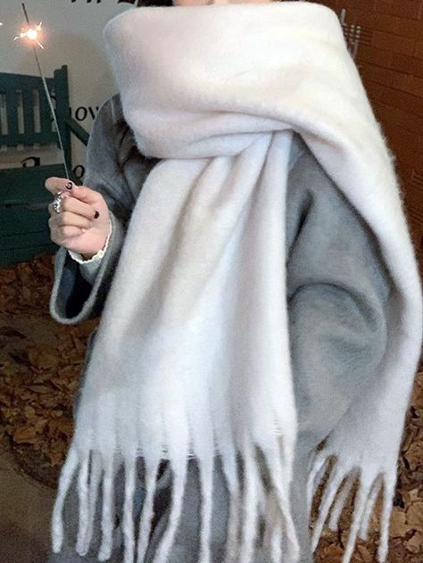 White Scarf Outfit, Big Scarf Outfit, White Winter Scarf, Scarf Aesthetic, Fuzzy Scarf, Trendy Scarves, Big Wool, Silver Scarf, Thick Scarf