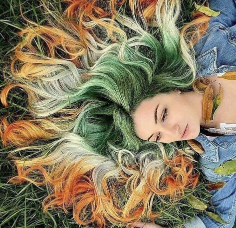 Hair Dyed, Vivid Hair Color, Creative Hair Color, Dyed Hair Inspiration, Penteado Cabelo Curto, Creative Hairstyles, Hair Dye Colors, Hair Inspiration Color, Hair Inspo Color