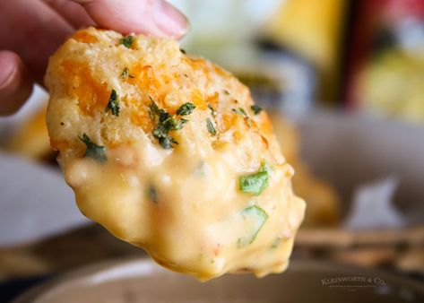 20-Minute Cheddar Biscuits Easy Dinner Biscuits, Dinner Biscuit, Christmas Dinner Recipes Easy, Baked Appetizers, Red Lobster Biscuits, Home Decor Photography, Cozy Soup, Cheddar Bay Biscuits, Tasty Bread Recipe