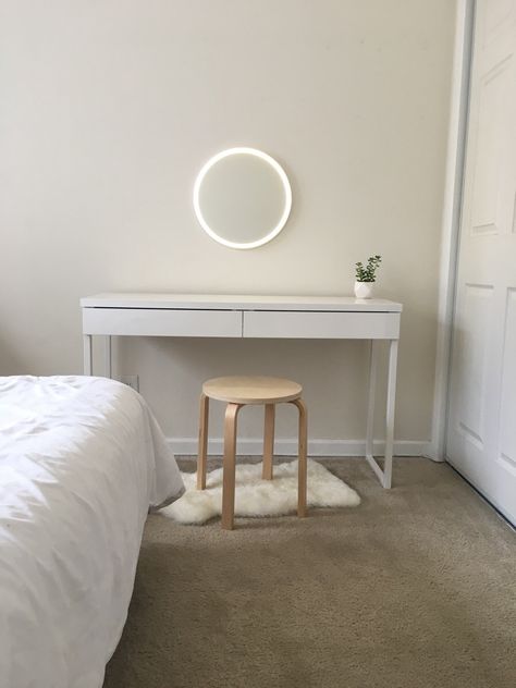 My ultra-minimalist vanity, courtesy of Ikea and Amazon! - Imgur Ikea Linnmon, Boho Desk, Minimalist Vanity, Hack Ikea, Minimalist Dekor, Bedroom Boho, Minimalist Home Decor, Minimalist Interior, Minimalist Bedroom