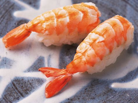 Sushi For Kids, Traditional Japanese Food, Raw Seafood, Sushi Recipes Homemade, Recipe Japanese, Shrimp Sushi, Asian Bistro, Sushi Recipe, Recipe Shrimp