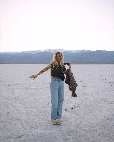 Ashtyn Kingsbury Outfits, New Hampshire Outfit, Senior Picture Clothes Casual, Ashtyn Bodensteiner Outfits, Ashtyn Bodensteiner Style, Out West Outfits, National Park Outfit Ideas, Out West Aesthetic, Np Aesthetic