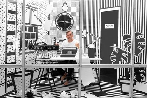 In a wry pop-up installation at Wieden + Kennedy London, real people go about real work within an optical illusion. Photowall Ideas, Street Marketing, Best Office, Exhibition Display, Pop Design, Display Design, Design Lab, Pop Up Shops, Play Set