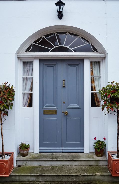 Georgian Front Porch, Georgian Style Front Door, Georgian Front Doors, Georgian Front Door Ideas, Dublin Townhouse, Georgian Fanlight, Georgian Front Door, Townhouse Renovation, Home By The Sea