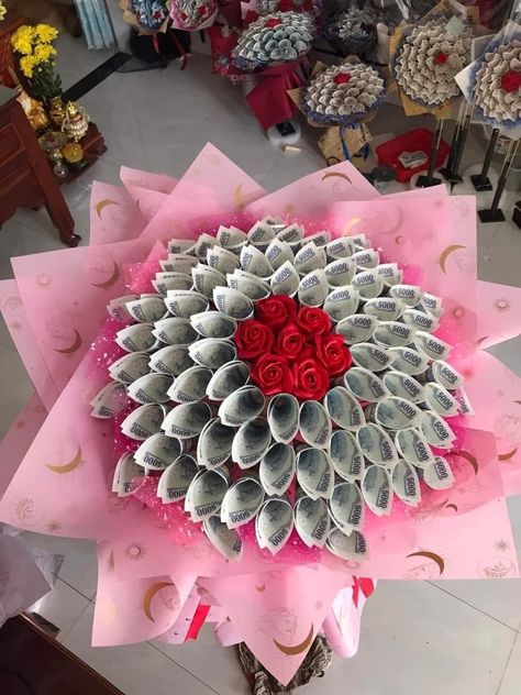 Money And Flower Bouquet, Roses With Money Wrapped Around, Currency Bouquet, Flowers With Money, Money Ramo, Flower Bouquet With Money, Dollar Bouquet, Cash Bouquet, Money Flower Bouquet