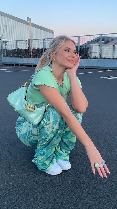 Teal Pants Outfit, Harry Styles Concert Outfits, Barbara Kristoffersen, Aqua Outfit, Hslot Outfit Ideas, Harry Styles Concert Outfit, Turquoise Pants, Ocean Outfits, Turquoise Clothes