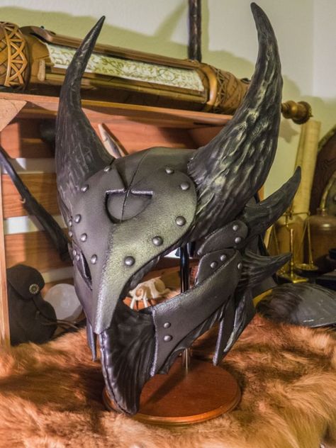 Dragon Helmet, Skyrim Armor, Daedric Armor, Armour Helmet, Skyrim Cosplay, Masks Design, Helmet Drawing, Elder Scrolls V Skyrim, Craft Foam